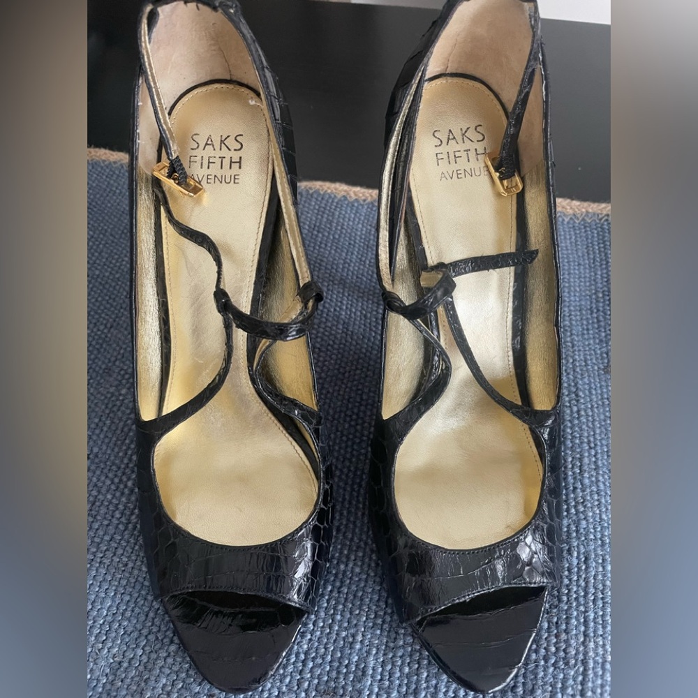 Saks Fifth Avenue Black Elegant Leather  High Heels